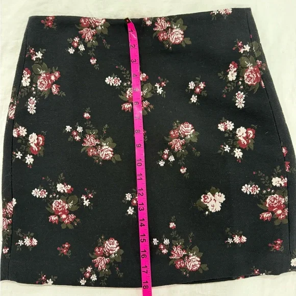 LOFT Black Floral Mini Skirt - Picture 4 of 5